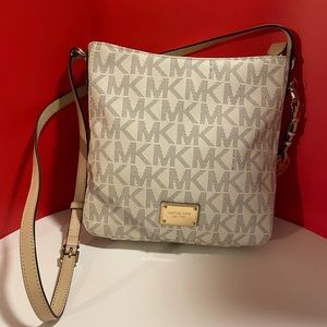 Michael Kors Jet Set Signature Large Crossbody Bag